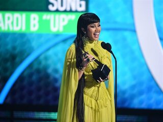 YouTuber moet video's over Cardi B verwijderen en mag niet meer over haar praten