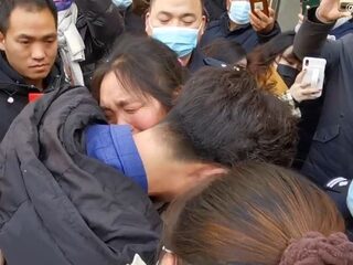 Ontvoerde man na 30 jaar herenigd met moeder dankzij tekenen kaart geboortedorp