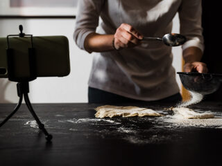 Voortvluchtige cokesmokkelaar opgepakt dankzij kookfilmpjes op YouTube