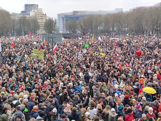 Zeker 15 gewonden en 70 arrestaties bij rellen na coronaprotest Brussel