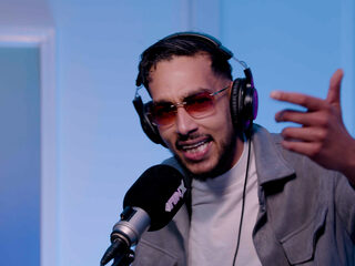 Dani Apeldoorn gooit er een freestyle uit tijdens zijn sessie bij Yous!