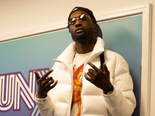 Dopebwoy deelt exclusieve snippets uit nieuw album 'Hoogseizoen' en speelt 'Prrr-spel'