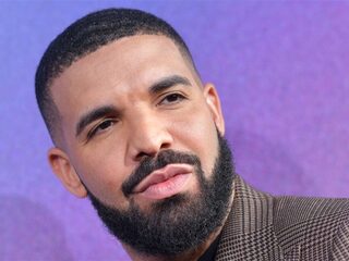 Drake draagt 'Certified Lover Boy' op aan pas overleden Instagrammodellen