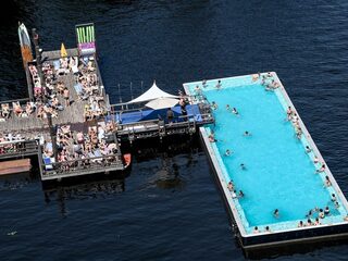 Krijgt Utrecht een drijvend zwembad in de stad?