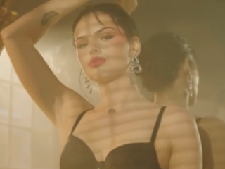 Famke dropt haar album 'Next': "Hier zit bloed, zweet en tranen in"