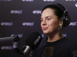 Herkent Famke Louise haar eigen tracks achterstevoren afgespeeld?