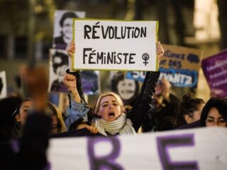 Elk uur worden er vijf vrouwen vermoord: "Femicide is geen crime passionel"