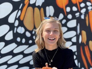 Vader geeft emotionele speech op herdenkingsdienst Gabby Petito: "Gabby was altijd een vrolijke meid"