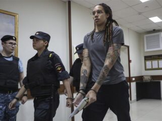 Brittney Griner vrijgelaten door Rusland in ruil voor wapenhandelaar