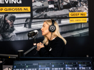 Hadise in tranen: "Slapen lukt niet, want het voelt alsof ik slachtoffers alleen laat"