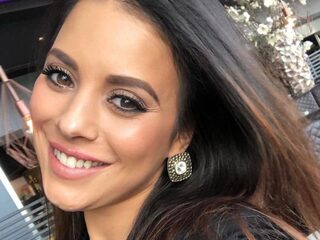 Hanane nam drie jaar lang een break van Instagram: "Het gaf me te veel prikkels"