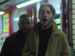 Britse campagne over geweld tegen vrouwen gaat viral: "Spreek vrienden aan"