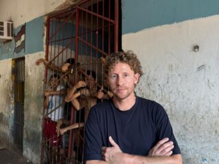 Ewout bezoekt gevangenis waar gedetineerden de baas zijn: "Ze hebben een eigen rangorde"