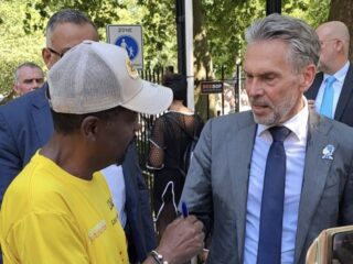 Stephen loopt zo'n duizend kilometer voor betere zorg van kankerpatiënten in Suriname: "Leven of dood"