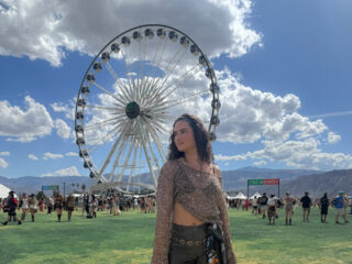 Rachelle ging naar Coachella zónder influencer brandtrip: "Vanuit de VIP gooiden ze ijsblokken naar ons"