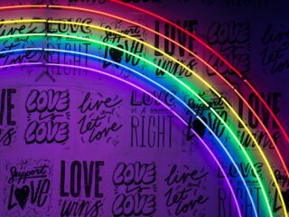 Meld je aan voor What You Know 'Bout Love?