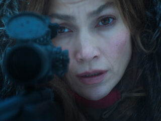 Jennifer Lopez moet haar pasgeboren baby achterlaten in Netflix-thriller 'The Mother'