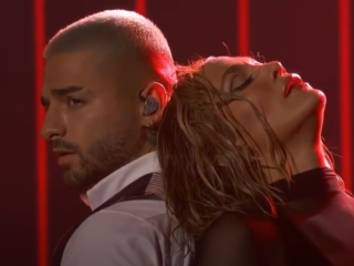 J.Lo, Maluma en The Weeknd stelen de show bij de AMA's