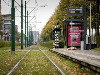 Jongen (15) niet meer vervolgd voor fatale duw voor tram: 'Geen opzet'