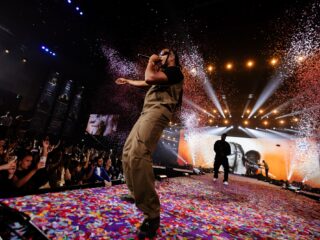 Jonna Fraser blaast dak eraf bij FunX Music Awards en laat zien waarom hij Artist Of The Year is