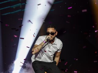 Josylvio rapt 'Gimma', 'Fever', en 'Alsjeblieft' live bij de FunX Music Awards