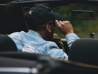 Bijna kwart Nederlandse jongeren is bang om auto te rijden