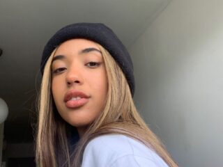 Lauryn (23): "Op school dachten ze dat m'n heftige menstruatiepijn een smoesje was"