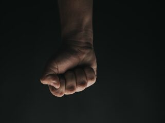 Dinesh had woedeaanvallen: "Ik kreeg het heel warm, van mijn tenen tot mijn keel"