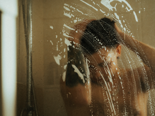 Bewoner Den Haag treft wildvreemde man aan onder zijn douche