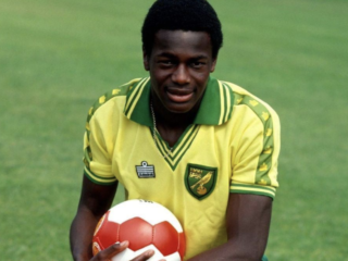 Homoseksualiteit in de voetbalwereld: "Als je het kan verbergen, doe je dat gewoon"