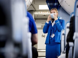 Vliegmaatschappijen stoppen vanaf 23 maart met handhaven mondkapjesplicht