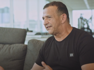 Najib Amhali gaat regiedebuut maken met komedie over Marokkaanse familie