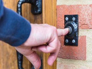 Ontvoerde man belt aan bij huis in Delft: "Hij had ducttape om zijn hoofd"