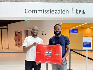 Dit gebeurt er met jouw handtekening: Keti Koti-petitie officieel ingeleverd