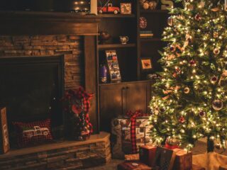 Déze films en series moet je tijdens de kerstdagen checken: "Voor als je je schoonfamilie zat bent"