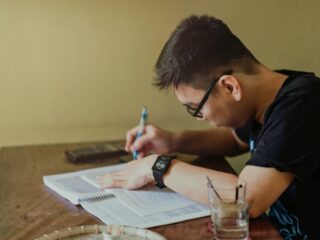 Nederlandse studenten gaan steeds minder uit huis