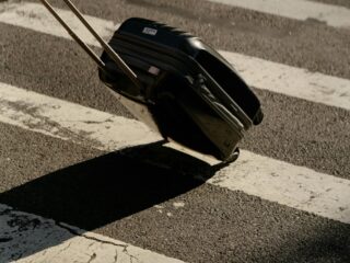 Vrouw met 2-jarig kindje in koffer opgepakt in Nieuw-Zeeland