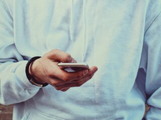 Younes werd 'onterecht ontslagen' door zionisme-filmpje: "Heb mijn recht gehaald"