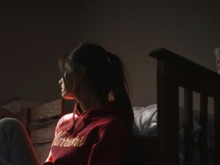 Sara's leven is verwoest door de toeslagenaffaire: "Heb geen contact meer met mijn moeder"