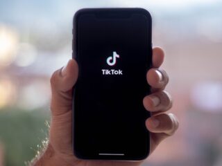 Jongeren promoten onbewust illegale goksite via TikTok