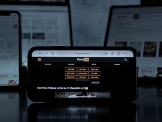 Pornhub verwijdert 8,8 miljoen video's