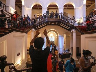 President van Sri Lanka is het land uit gevlucht na bestorming paleis