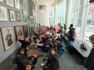 Studenten protesteren bij ministerie tegen plannen voor de basisbeurs