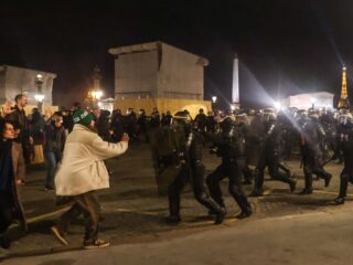 Meer dan 200 arrestaties in Frankrijk na massale protesten