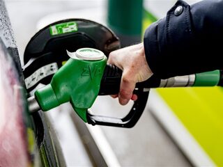 Benzineprijzen schieten weer omhoog en zorgen voor 'recordstijging'