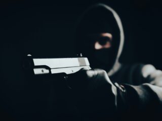 Nederlandse 'doorsnee-burgers' doelwit van huurmoorden via dark web: "Levend verbranden"