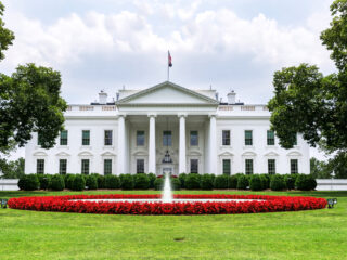 Vier mensen zwaargewond door blikseminslag nabij Witte Huis