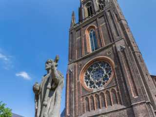 Overleden man gevonden op dak van kerk in Leeuwarden