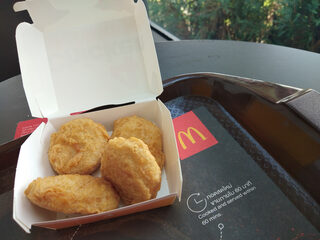 Man doet bommelding bij McDonald's nadat medewerker saus vergeet