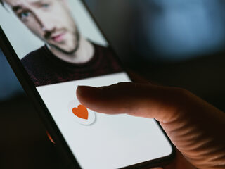 Vrouw verliest 30.000 euro door Nederlandse 'Tinder Swindler'